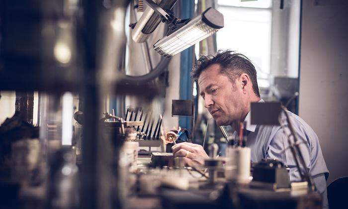 Christian und Manfred  Sommer vereinen Goldschmiedekunst und Uhrmacherhandwerk in einem Betrieb