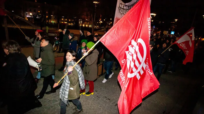 Die Demonstranten zogen vom Südtirolerplatz über Joanneumring Richtung Hauptplatz.