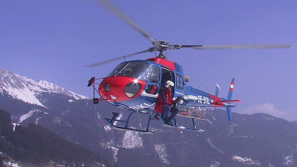 Eine erste Suche vom Hubschrauber aus blieb am Montag erfolglos, da man wegen der großen Neuschneemengen nicht landen konnte
