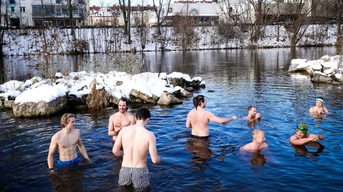 Die Eisbader in ihrem Element.