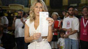 Yolanda Díaz bei ihrer Stimmabgabe