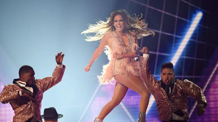 Glühende Wangen bei den Grammy-Preisträgerin und hitzige Stimmung auf der Bühne: Jennifer Lopez ...