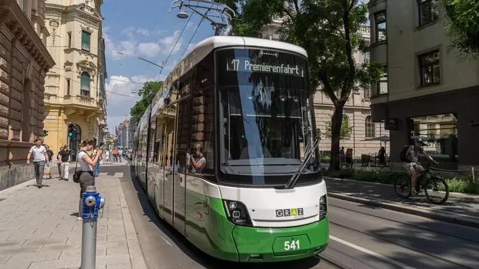 Seit Ende Mai im Einsatz: die Flexity von Alstom, am Foto in der Neutorgasse