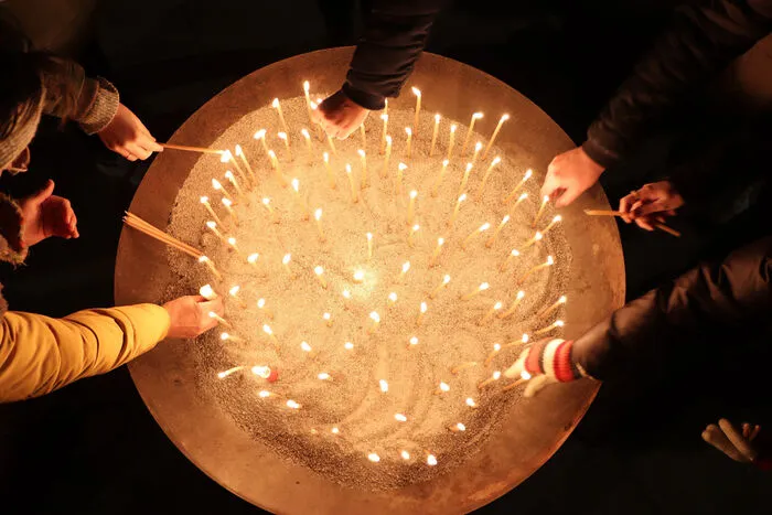 In der ganzen Fastenzeit finden abwechseld einmal in der Evangelischen Kirche in Waiern und einmal in der Michaeli Kirche in Feldkirchen an jeden Donnerstag ab 17:30 Uhr ein Ökumenisches Friedensgebet für Ukraine statt.