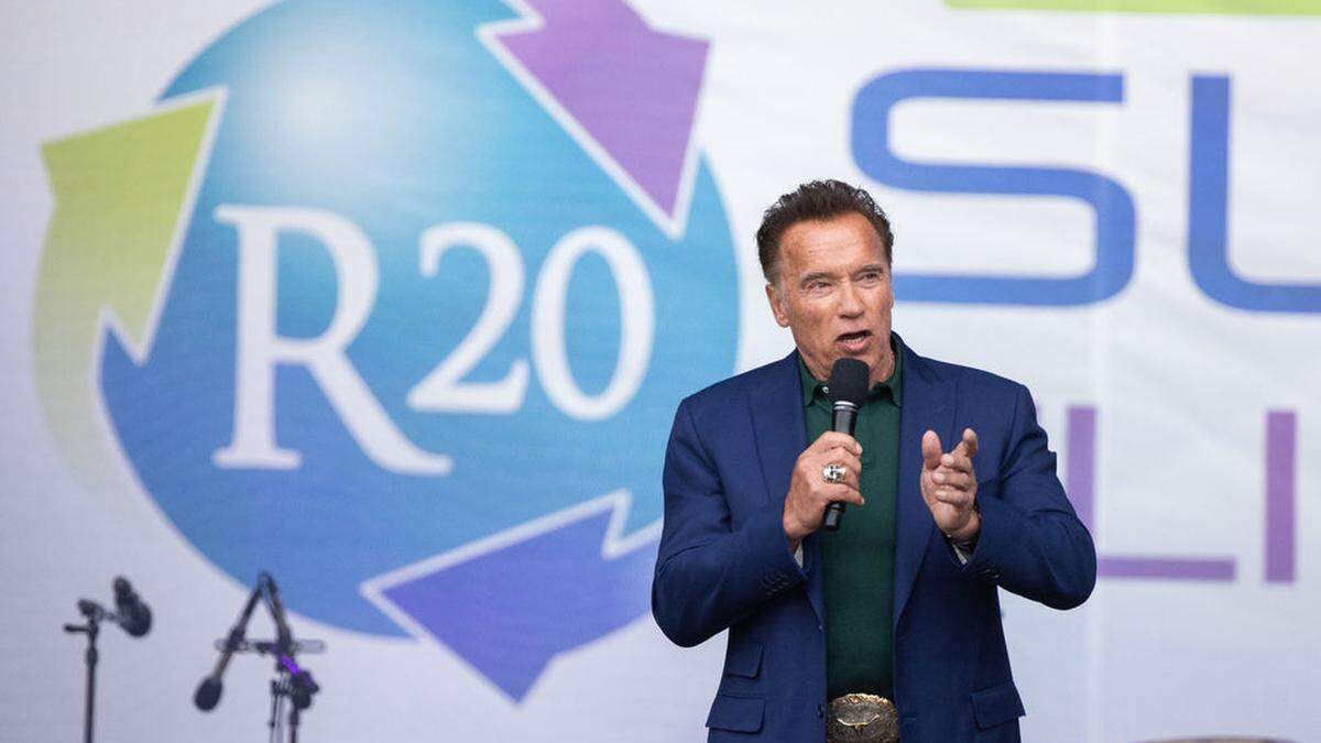 Arnold Schwarzenegger ist ganz der stolze Opa