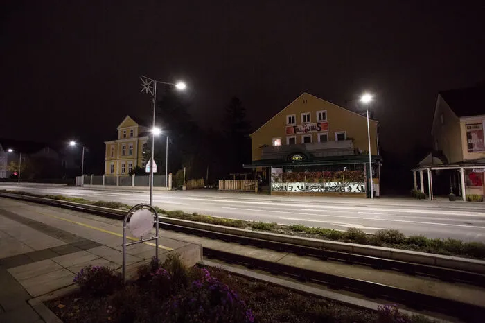 Auch der Gehsteig vor dem Tollhaus und Last Exit ist verwaist.
