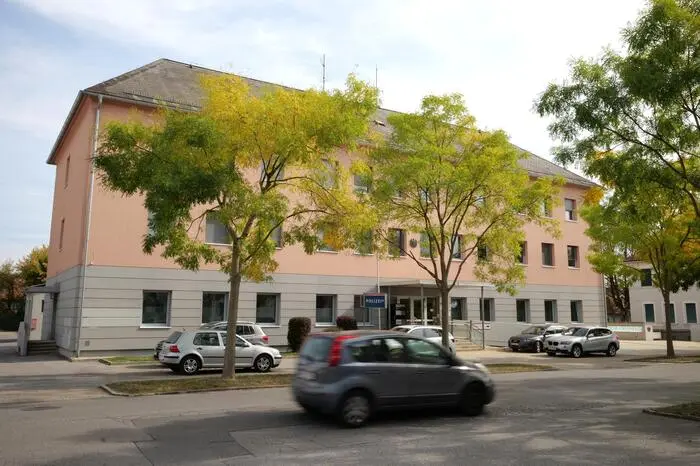 Mit dem Neubau aus den 1970er-Jahren hat sich das Erscheinungsbild der Liegenschaft in der Schillerstraße 9 komplett gewandelt