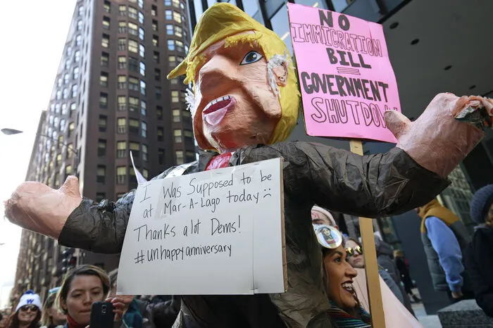 Unter den Teilnehmern der Protestaktionen zum Women's March (Marsch der Frauen) in mehr als 300 Städten waren am Samstag (Ortszeit) auch mehrere prominente Schauspielerinnen, die Trump scharf kritisierten.