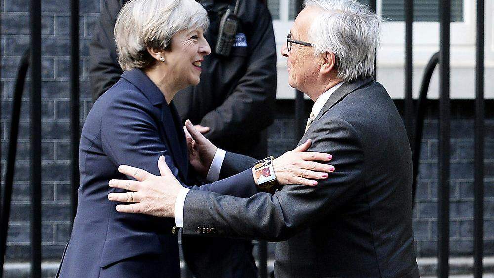 Theresas May und Jean-Claude Juncker: Freundlichkeiten wurden nur fürs Foto ausgetauscht