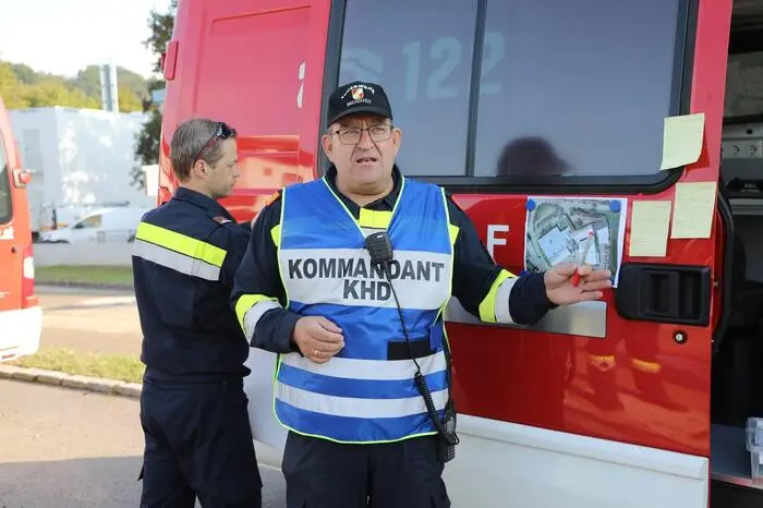 „Unsere Tätigkeiten waren, Gebäude von Schlamm und zerstörtem Inventar zu befreien, Keller auszupumpen und blockierte Straßen wieder freizumachen“, berichtete KHD-Kommandant Abschnittsbrandinspektor Andreas Hopf. 