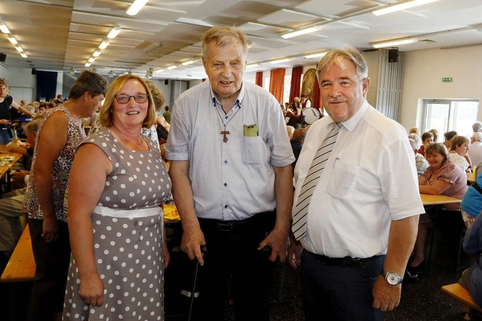 Wie alle Jahre wurden Gemeindebürger von Bürgermeister Josef Rath geehrt.