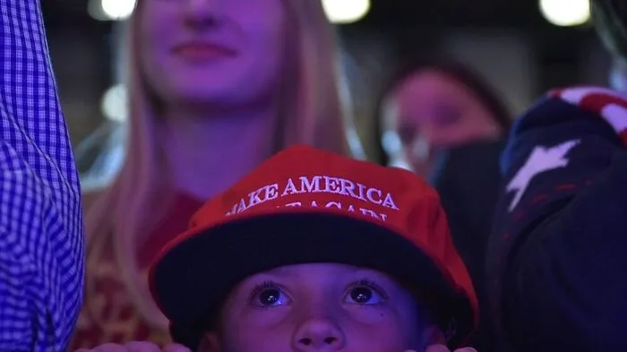 Ein nervenaufreibender Wahlkampf ist zu Ende: Heute ist der Wähler am Wort. Hillary Clinton und Donald Trump versuchten gestern Abend im Wahlkampf-Finale ihre Wähler noch einmal zu motivieren.