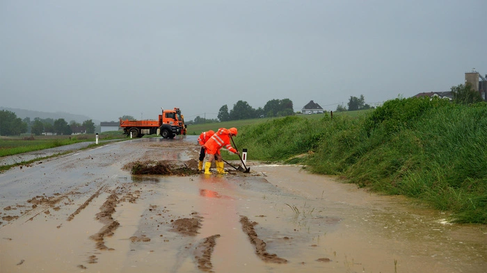 Aufräumarbeiten auf der B 73