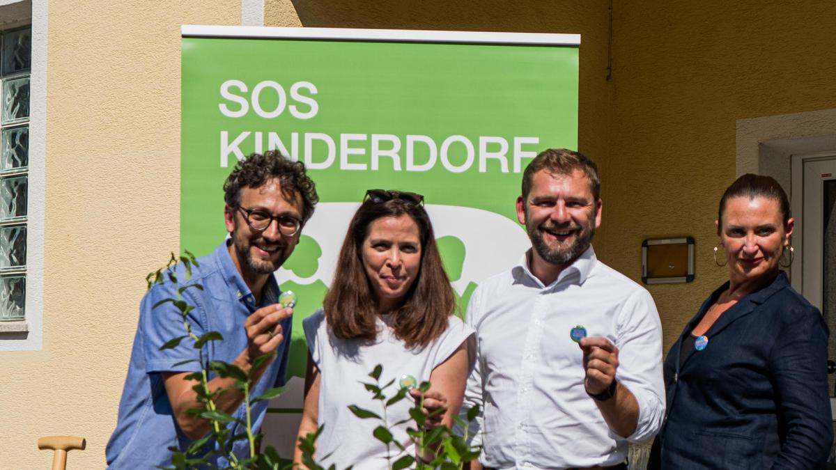 Mario Edler, Brigitta Thurner, Josef Landschützer und Eva Derler beim Start des Neubauprojektes von SOS-Kinderdorf Steiermark