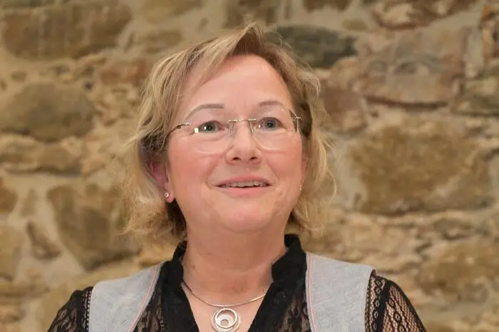 Die bisherige Obfrau Johanna Pöllauer betonte eingangs: „Wir leben von Menschen, die sich mit Singen im Chor einbringen.“ Ihr folgt Nadja Bischof, zuletzt Direktorin der Schule für Gesundheits und Krankenpflege auf der Stolzalpe.