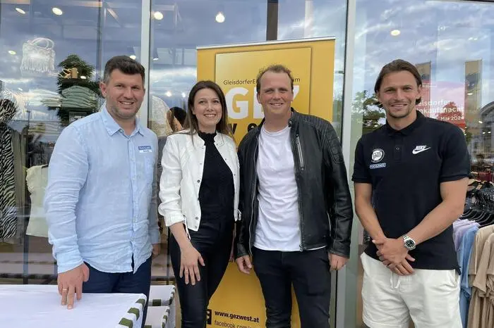 Viele junge Fußballfans lockten Stefan Hierländer und Andreas Schicker vom SK Sturm Graz an, die zur Autogrammstunde ins Einkaufszentrum GEZ gekommen waren. 