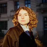 Die Schriftstellerin Özge İnan