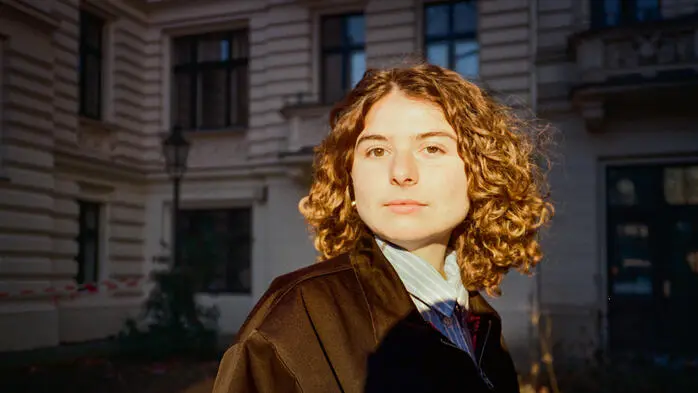 Die Schriftstellerin Özge İnan