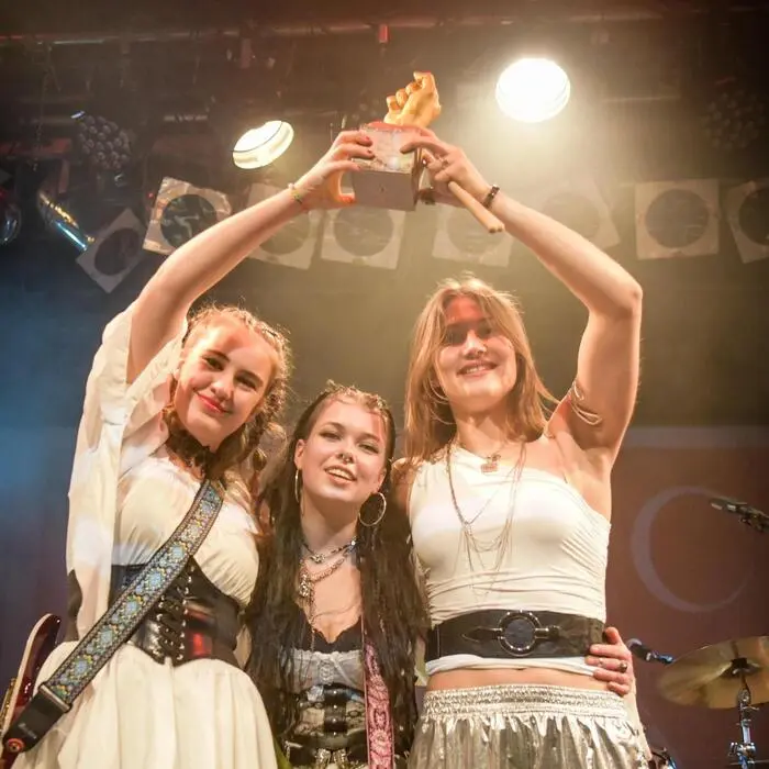  Johanna Wimazal, Selma Rainer und Jael Wernert haben den Protest Songcontest 2026 gewonnen. 