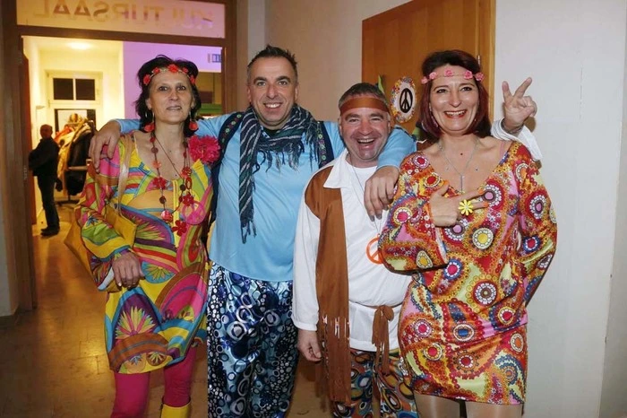 Alle Konzertbesucher waren eingeladen, in Hippiemode und „Flowerpower“ zu erscheinen.