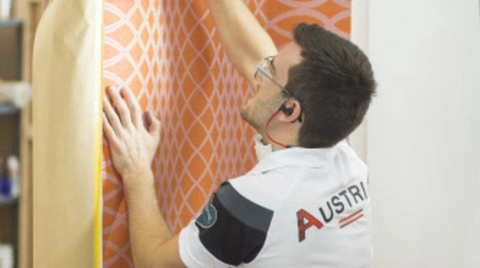 Der Kindberger Maler Sebastian Gruber holte sich bei den „World Skills“ in Abu Dhabi, das ist die Weltmeisterschaft der Handwerksberufe, den Weltmeistertitel. Er ist damit der weltbeste Maler und bringt das auch schon im elterlichen Betrieb maßgeblich ein. Hier stimmen Sie ab.