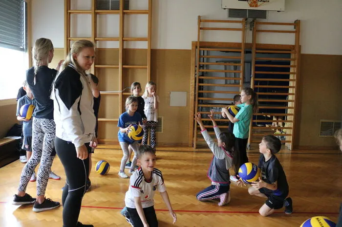 ... Volleyballspielen gelernt ...