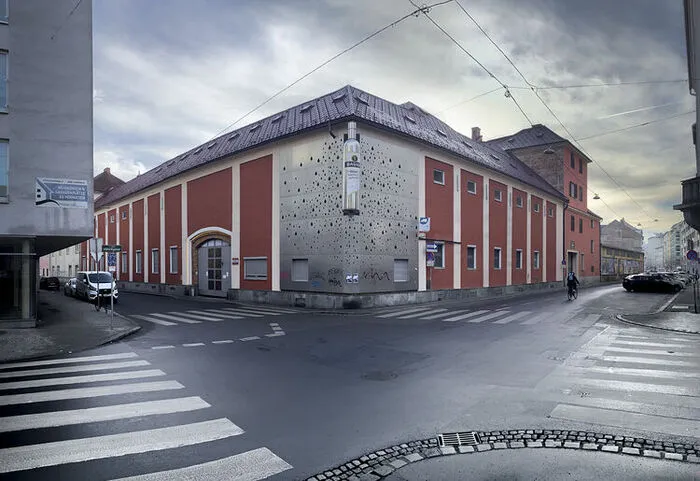Die zentrale Ausstellung findet im BAU statt