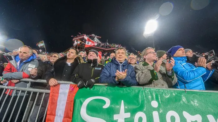 Die First Row beim Nightrace: Andreas Gabalier, LH Hermann Schützenhöfer, Vizekanzler Werner Kogler, Landesrat Christopher Drexler