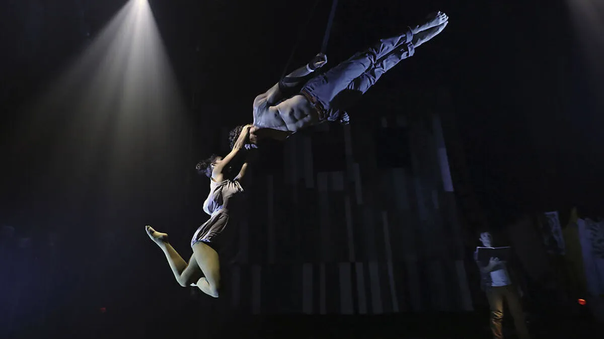 Atemberaubende Akrobatik: "Atrape-moi" mit den Kanadiern von Flip Fabrique in der Grazer Oper