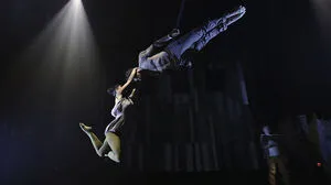 Atemberaubende Akrobatik: "Atrape-moi" mit den Kanadiern von Flip Fabrique in der Grazer Oper