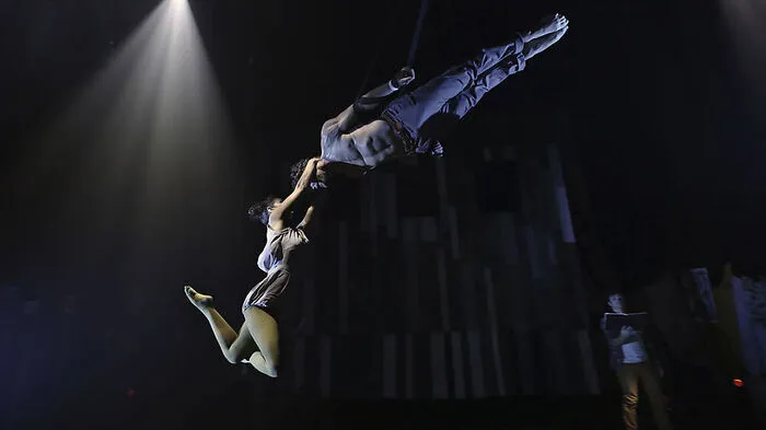 Atemberaubende Akrobatik: "Atrape-moi" mit den Kanadiern von Flip Fabrique in der Grazer Oper