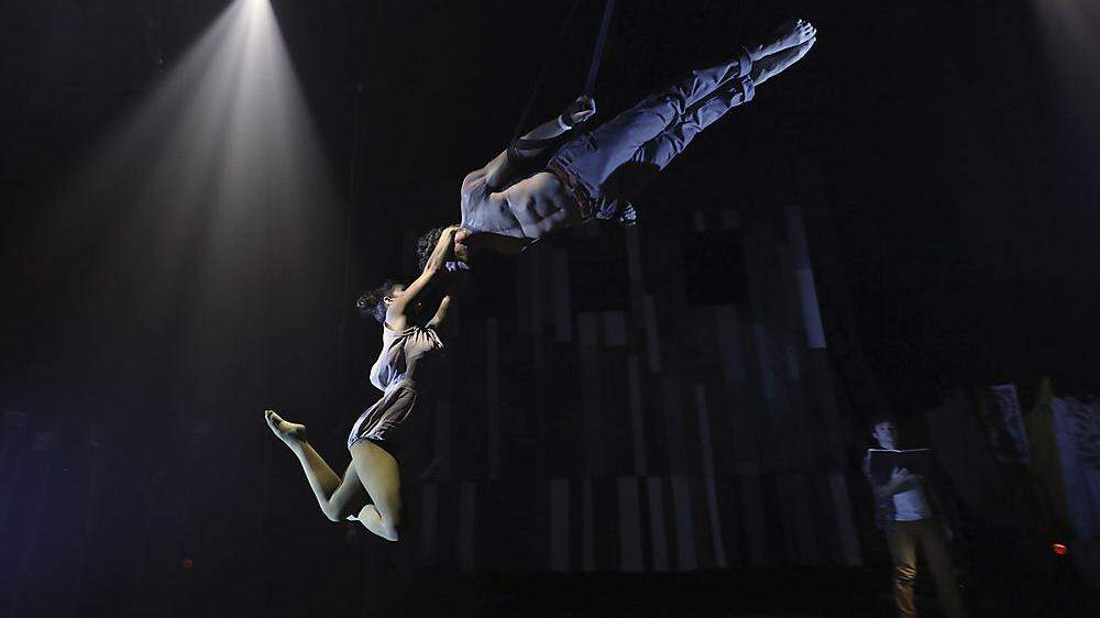 Atemberaubende Akrobatik: &quot;Atrape-moi&quot; mit den Kanadiern von Flip Fabrique in der Grazer Oper