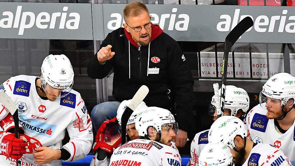 KAC-Trainer Petri Matikainen war mit seinen Burschen nicht ganz zufrieden beim Auftakt