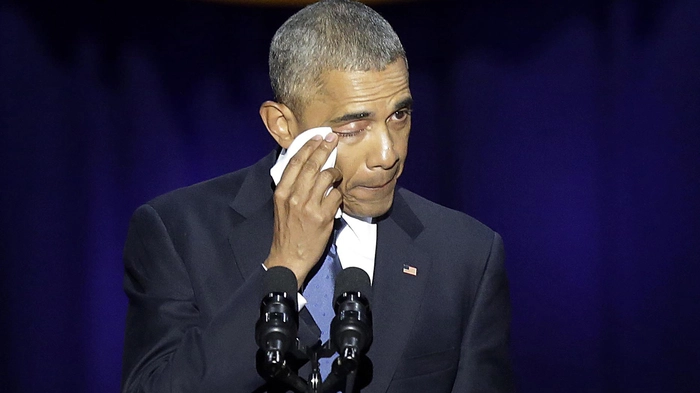 Unter Tränen hält US-Präsident Barack Obama seine Abschiedsrede vor rund 20.000 Menschen in Chicago, wo er einige Zeit als Sozialarbeiter tätig gewesen war, sich erstmals politisch engagiert und mit Michelle Robinson eine Familie gegründet hatte.