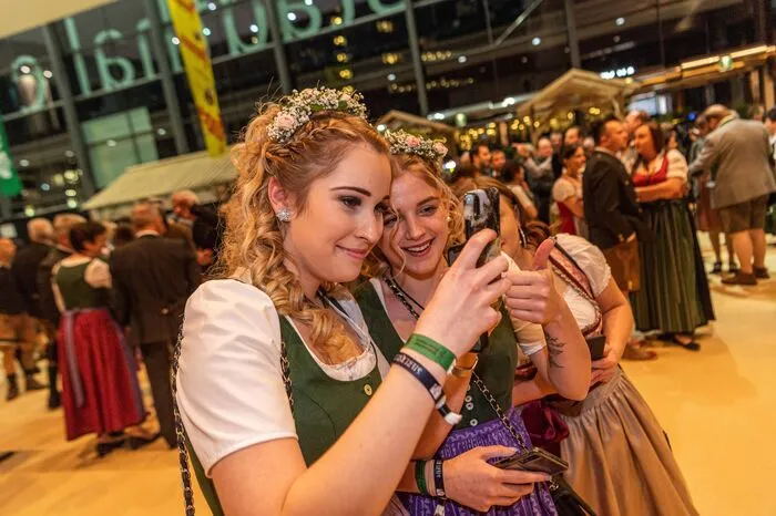 16.000 waren im Ballfieber und feierten mit.
