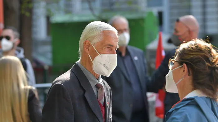 Rund 200 Genossinnen und Genossen sind am Tag der Arbeit in Graz vom Volksgarten zum Hauptplatz gezogen. Unter ihnen war auch Alt-Bürgermeister Alfred Stingl.