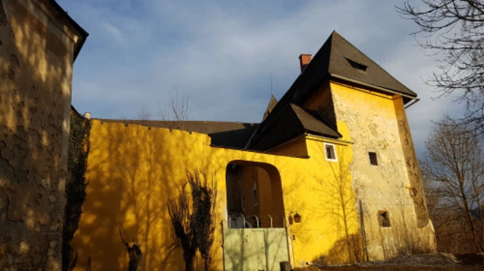 Start der Bauarbeiten am Schloss Sauerbrunn im Murtal. Dietrich Mateschitz steigt ins Brauereigewerbe ein - und hat große Pläne.
