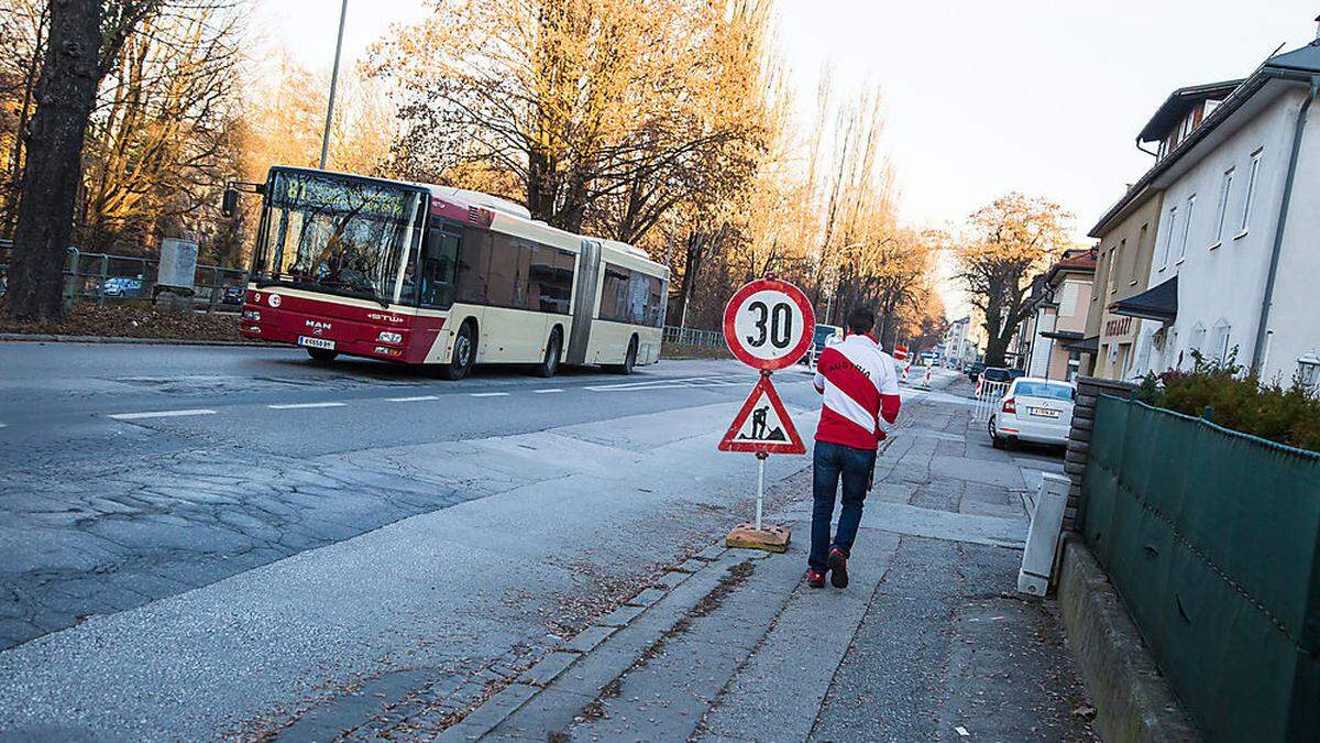 Aufgrund von Fahrbahnunebenheiten gilt Tempo 30