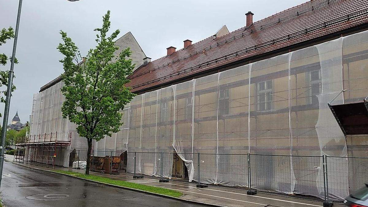 Das denkmalgeschützte Gebäude aus dem 18. Jahrhundert wird bis Herbst 2024 renoviert 