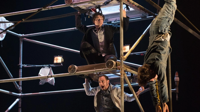 Ein menschliches Kraftwerk, eigentlich fünf menschliche Kraftwerke: Machine de Cirque eröffneten mit einer wunderbaren Performance ...