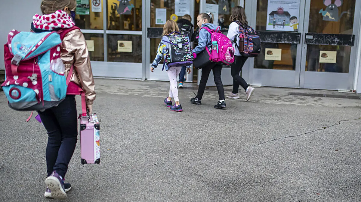 Viele Schüler kommen zu Fuß in die Schule