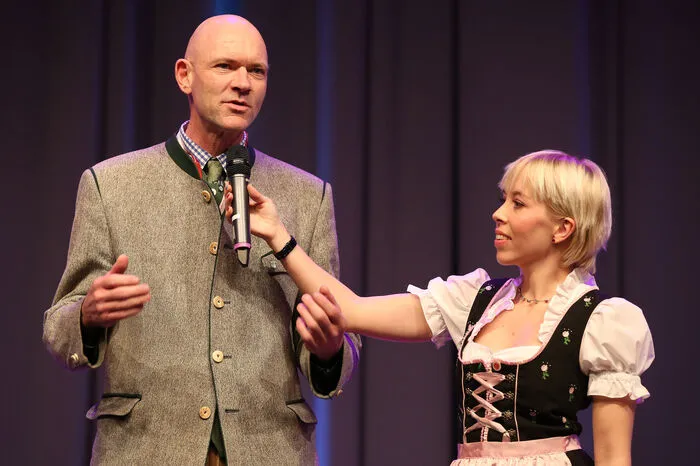 Bürgermeister und Special-Olympics-Präsident Jürgen Winter begrüßte mit Ricarda Huber die Gäste in "seiner" Stadt ...