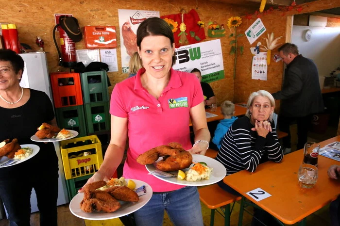 Denn die knusprigen Backhendln sind aufgrund ihrer Qualität weit über die Bezirksgrenzen hinaus bestens bekannt. 