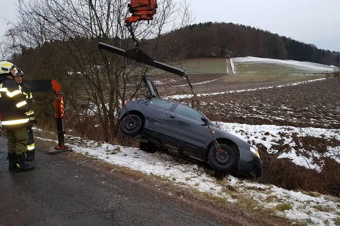 Bergung des Pkw in Schweinz