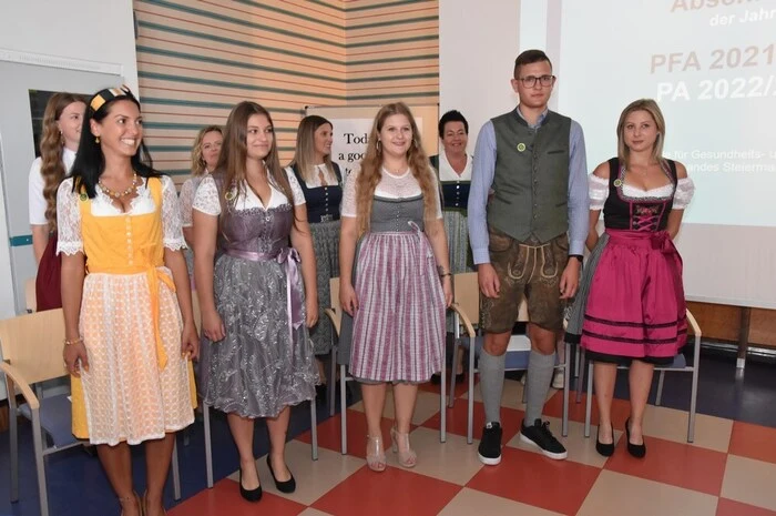 Einige der jungen Pflegefachassistenten werden im März 2024 eine weitere Ausbildung in den gehobenen Dienst in der Krankenpflege beginnen.
