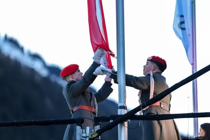 Die Flagge Österreichs wurde gehisst