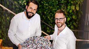 Wolfgang Rauter und Arno Trinkl wollen mit recycelten Kunststoff-Möbeln Teil der Nachhaltigkeitsbewegung sein