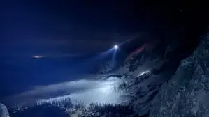 Der Crew des C14 gelang es, den Verletzten und seinen Begleiter vom Berg zu holen