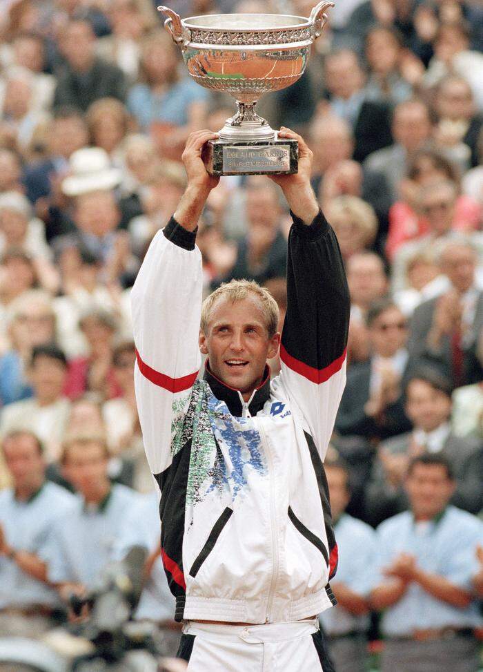 Thomas Muster nach seinem Sieg bei den French Open 1995