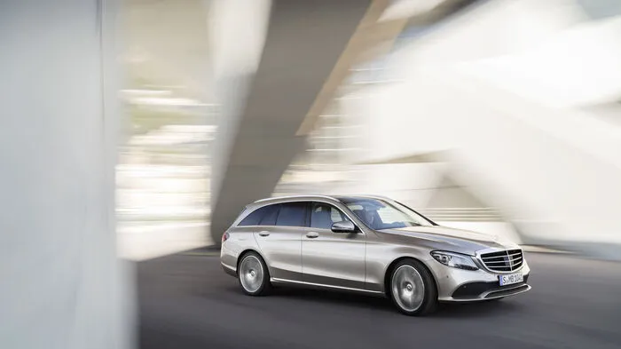 Mercedes hat die C-Klasse überarbeitet, als Limousine und T-Modell mit neuen Benzin- und Dieselmotoren sowie als Plug-in-Hybrid.
